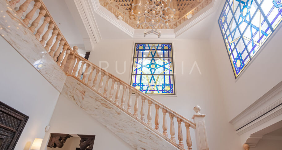 Elegant Classy Luxury Villa with Panoramic Sea Views, Sierra Blanca, Marbella