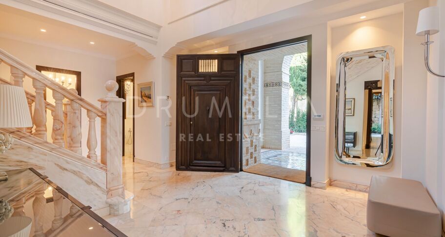 Elegant Classy Luxury Villa with Panoramic Sea Views, Sierra Blanca, Marbella