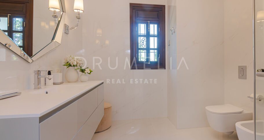 Elegant Classy Luxury Villa with Panoramic Sea Views, Sierra Blanca, Marbella