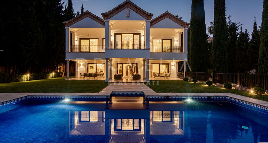 Elegant Classy Luxury Villa with Panoramic Sea Views, Sierra Blanca, Marbella