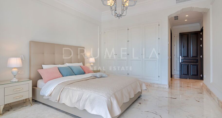 Elegant Classy Luxury Villa with Panoramic Sea Views, Sierra Blanca, Marbella