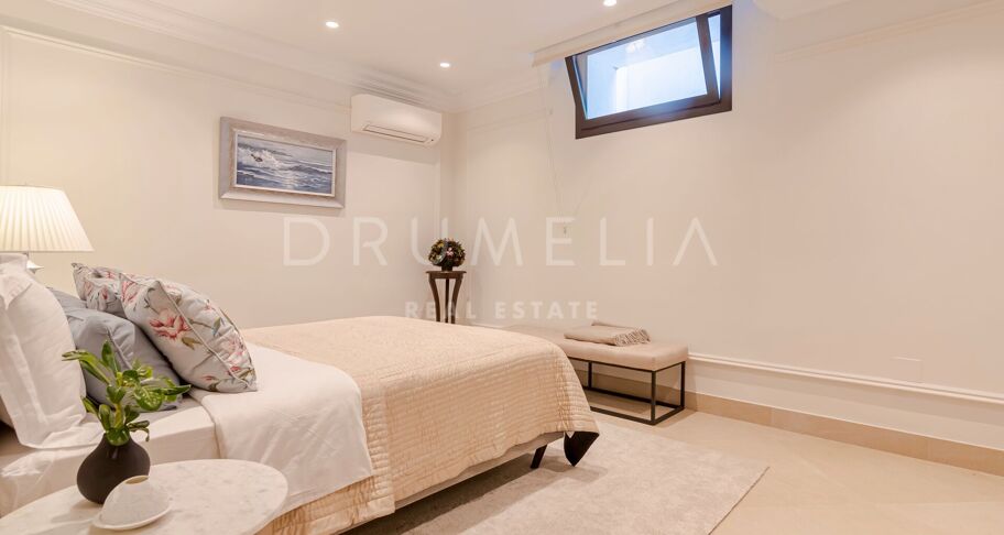 Elegant Classy Luxury Villa with Panoramic Sea Views, Sierra Blanca, Marbella