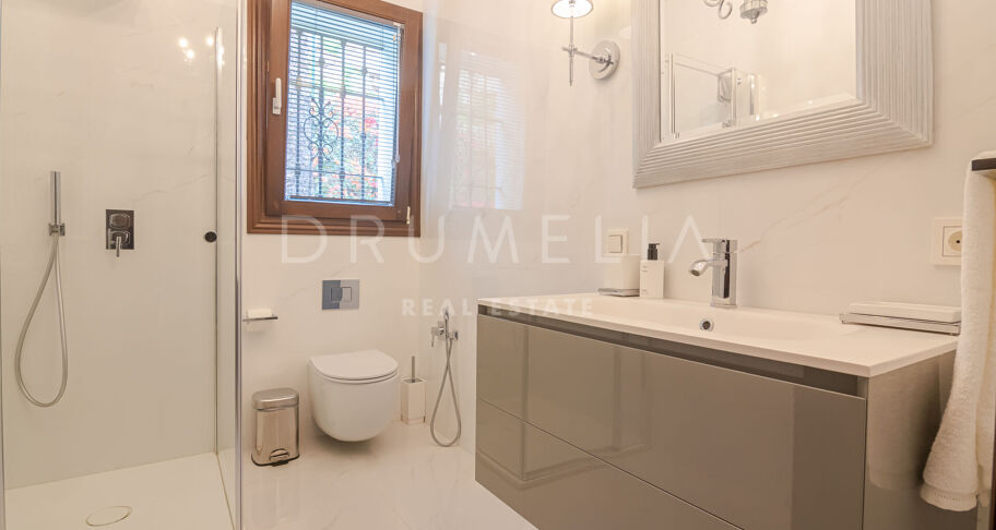 Elegant Classy Luxury Villa with Panoramic Sea Views, Sierra Blanca, Marbella