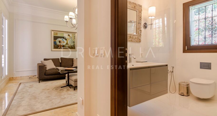 Elegant Classy Luxury Villa with Panoramic Sea Views, Sierra Blanca, Marbella