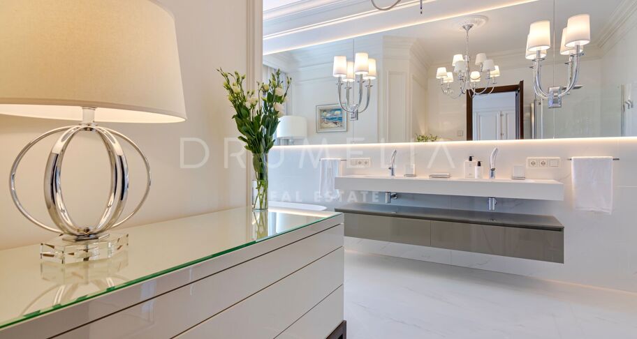 Elegant Classy Luxury Villa with Panoramic Sea Views, Sierra Blanca, Marbella