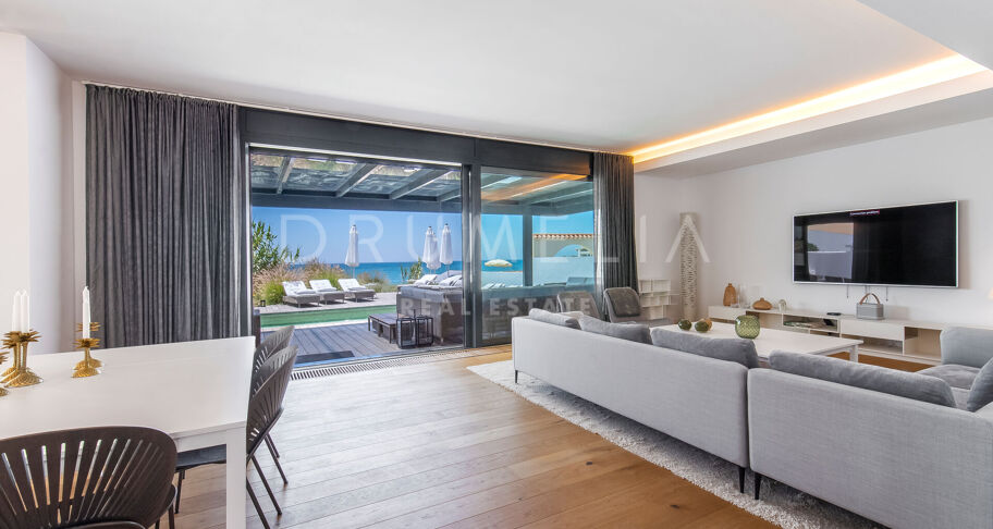 Nouvelle superbe villa moderne de luxe en bord de mer, Costabella, Marbella Est