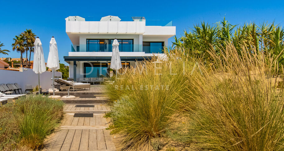Nouvelle superbe villa moderne de luxe en bord de mer, Costabella, Marbella Est