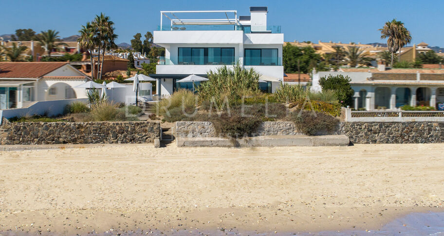Nouvelle superbe villa moderne de luxe en bord de mer, Costabella, Marbella Est