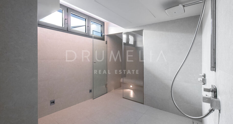 Nouvelle superbe villa moderne de luxe en bord de mer, Costabella, Marbella Est