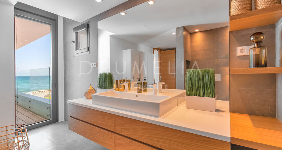 Nouvelle superbe villa moderne de luxe en bord de mer, Costabella, Marbella Est