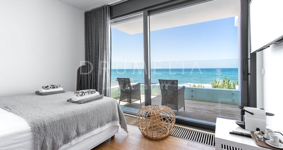 Nouvelle superbe villa moderne de luxe en bord de mer, Costabella, Marbella Est