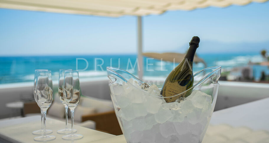 Nouvelle superbe villa moderne de luxe en bord de mer, Costabella, Marbella Est