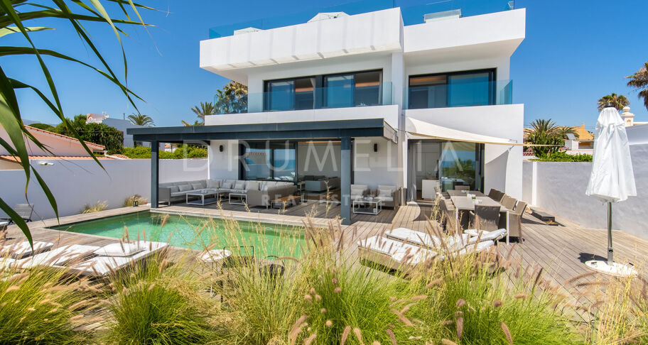 Nouvelle superbe villa moderne de luxe en bord de mer, Costabella, Marbella Est