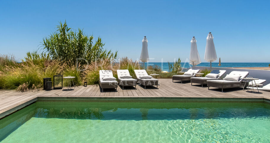 Nouvelle superbe villa moderne de luxe en bord de mer, Costabella, Marbella Est