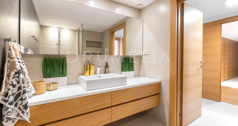 Nouvelle superbe villa moderne de luxe en bord de mer, Costabella, Marbella Est