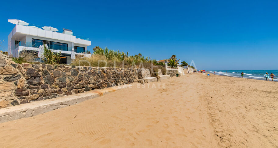 Nouvelle superbe villa moderne de luxe en bord de mer, Costabella, Marbella Est