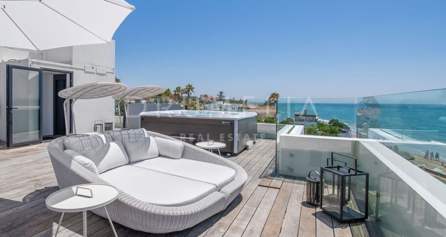 Nouvelle superbe villa moderne de luxe en bord de mer, Costabella, Marbella Est