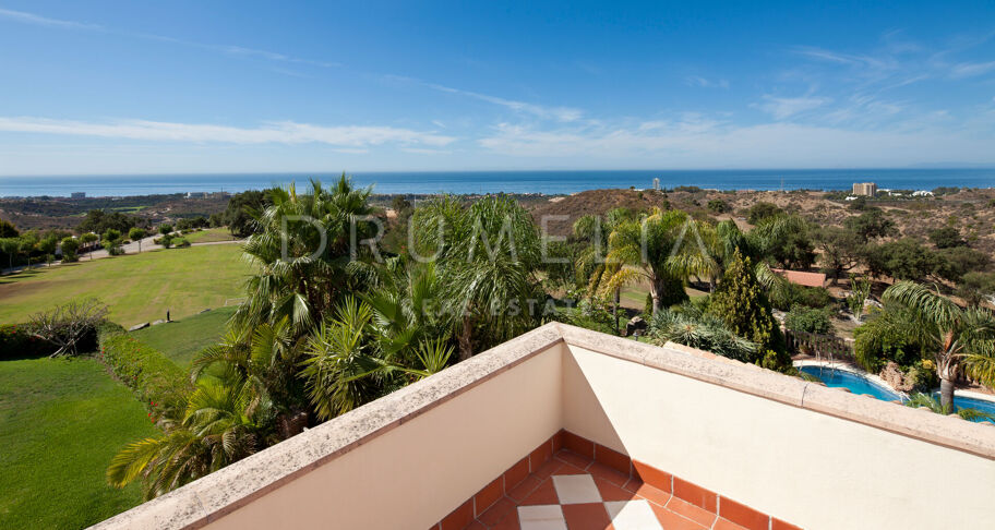 Superbe villa de luxe avec une maison d'hôtes à Los Altos de los Monteros, Marbella Est