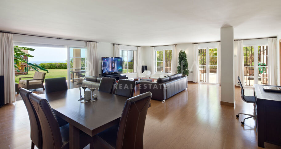 Superbe villa de luxe avec une maison d'hôtes à Los Altos de los Monteros, Marbella Est