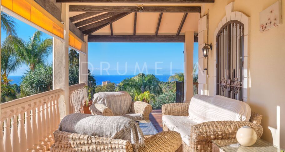 Superbe villa de luxe avec une maison d'hôtes à Los Altos de los Monteros, Marbella Est