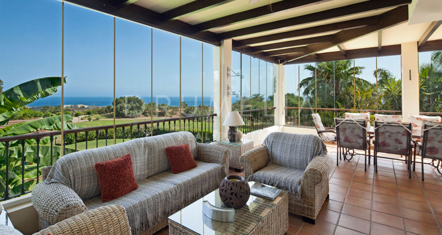 Superbe villa de luxe avec une maison d'hôtes à Los Altos de los Monteros, Marbella Est