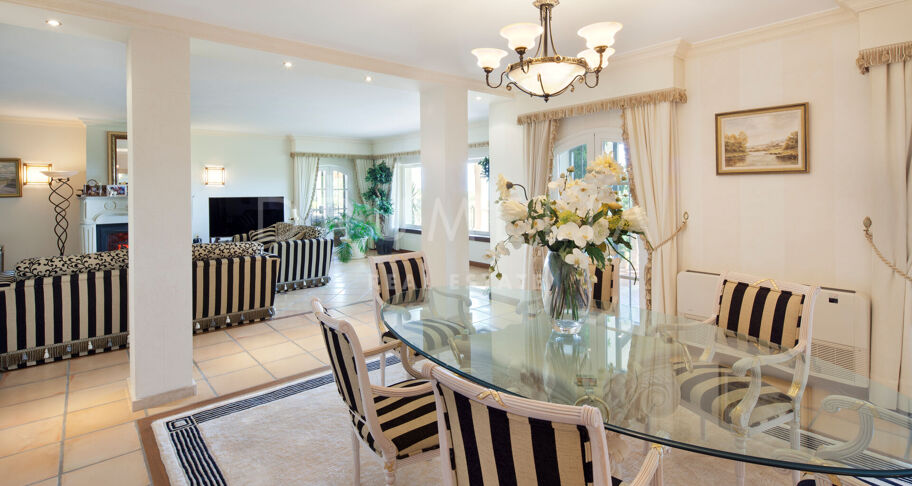 Superbe villa de luxe avec une maison d'hôtes à Los Altos de los Monteros, Marbella Est