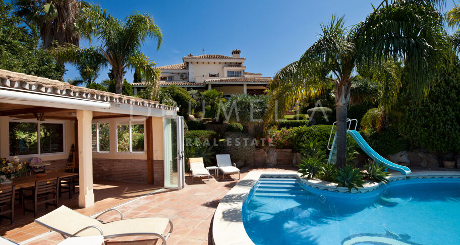 Superbe villa de luxe avec une maison d'hôtes à Los Altos de los Monteros, Marbella Est