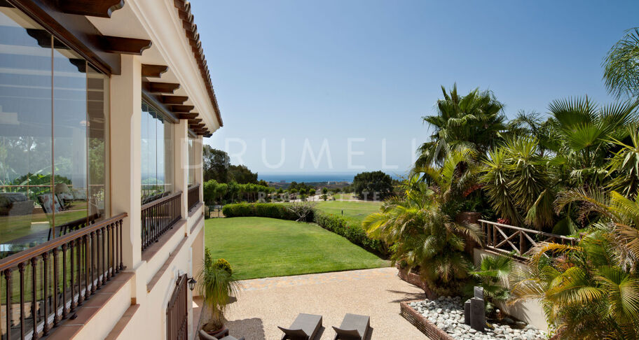 Superbe villa de luxe avec une maison d'hôtes à Los Altos de los Monteros, Marbella Est