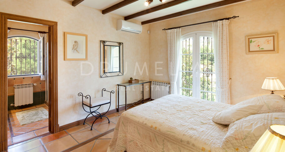 Superbe villa de luxe avec une maison d'hôtes à Los Altos de los Monteros, Marbella Est