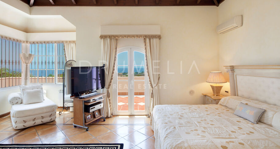 Superbe villa de luxe avec une maison d'hôtes à Los Altos de los Monteros, Marbella Est