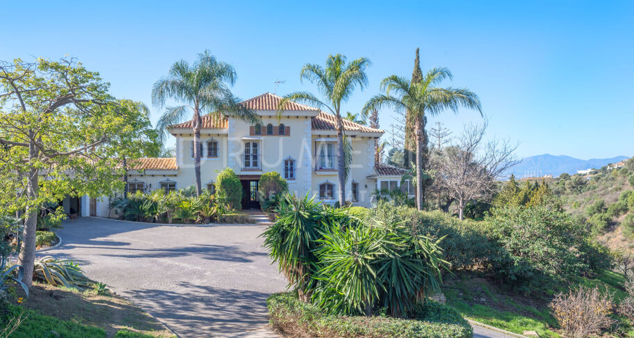 Superbe villa de luxe avec une maison d'hôtes à Los Altos de los Monteros, Marbella Est