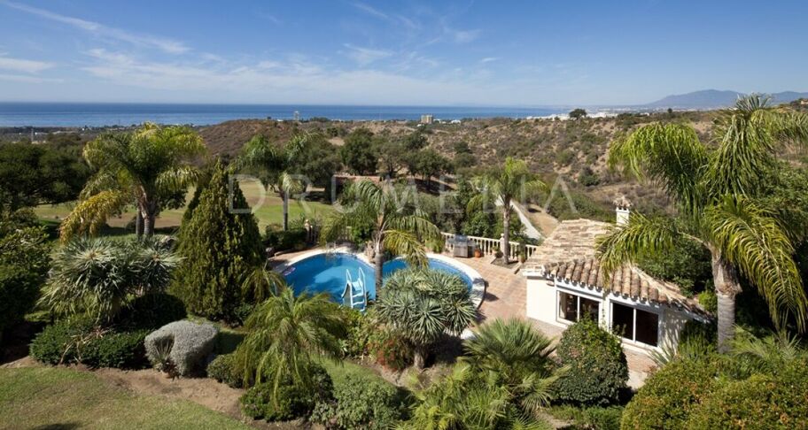 Superbe villa de luxe avec une maison d'hôtes à Los Altos de los Monteros, Marbella Est
