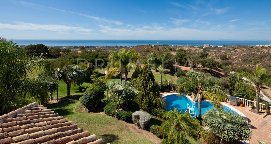 Superbe villa de luxe avec une maison d'hôtes à Los Altos de los Monteros, Marbella Est