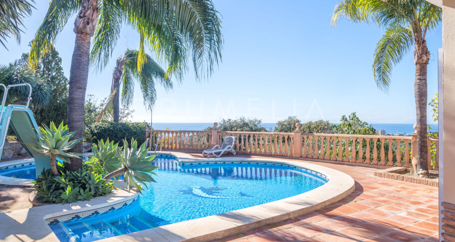 Superbe villa de luxe avec une maison d'hôtes à Los Altos de los Monteros, Marbella Est