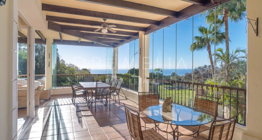 Superbe villa de luxe avec une maison d'hôtes à Los Altos de los Monteros, Marbella Est