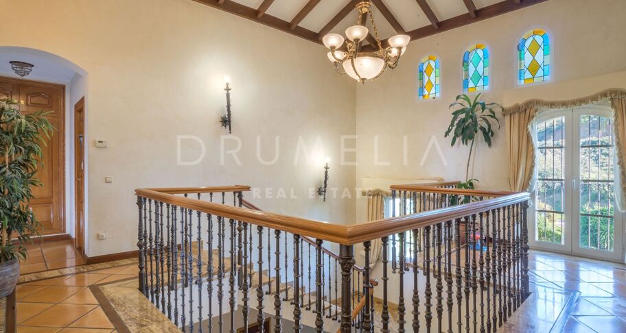 Superbe villa de luxe avec une maison d'hôtes à Los Altos de los Monteros, Marbella Est