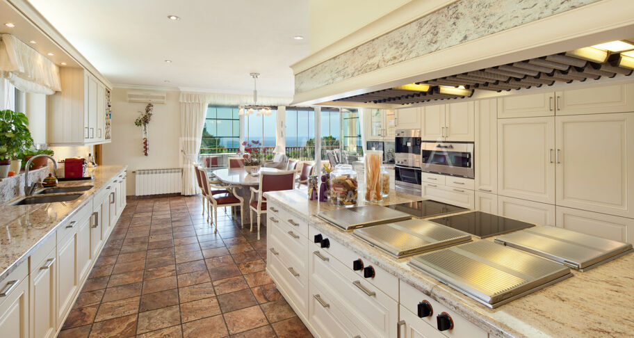 Superbe villa de luxe avec une maison d'hôtes à Los Altos de los Monteros, Marbella Est