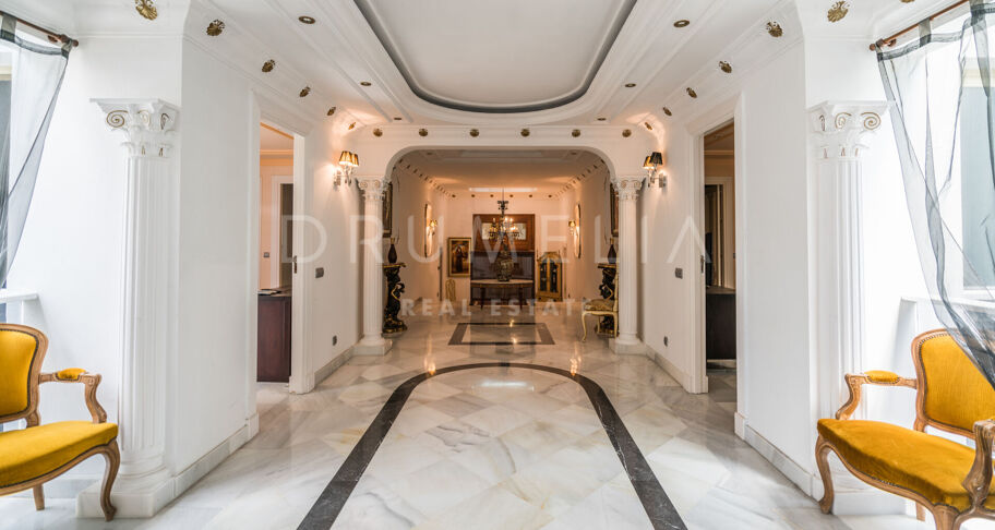 One of a Kind Frontline Beach, Duplex in Gray D'Albion, Puerto Banus, Marbella