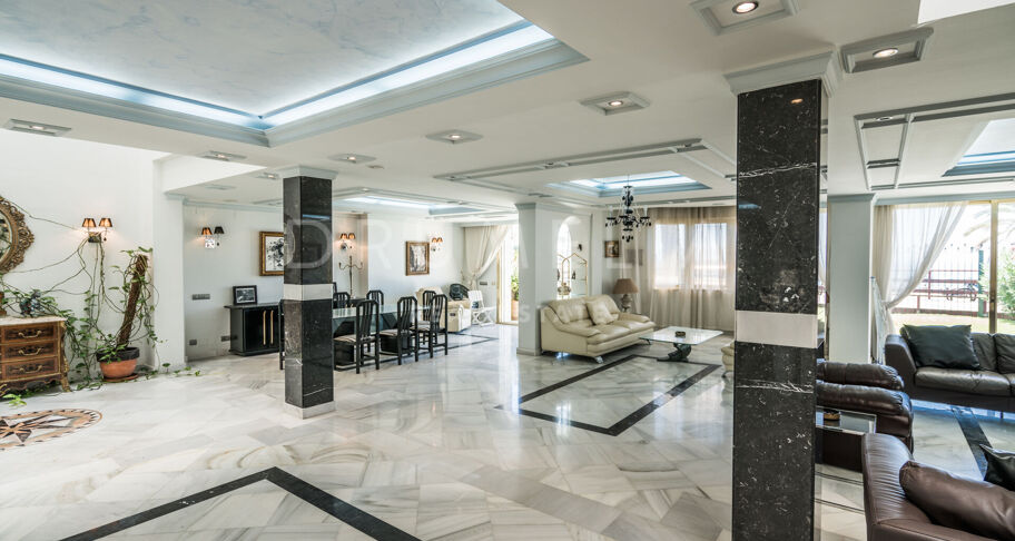 One of a Kind Frontline Beach, Duplex in Gray D'Albion, Puerto Banus, Marbella
