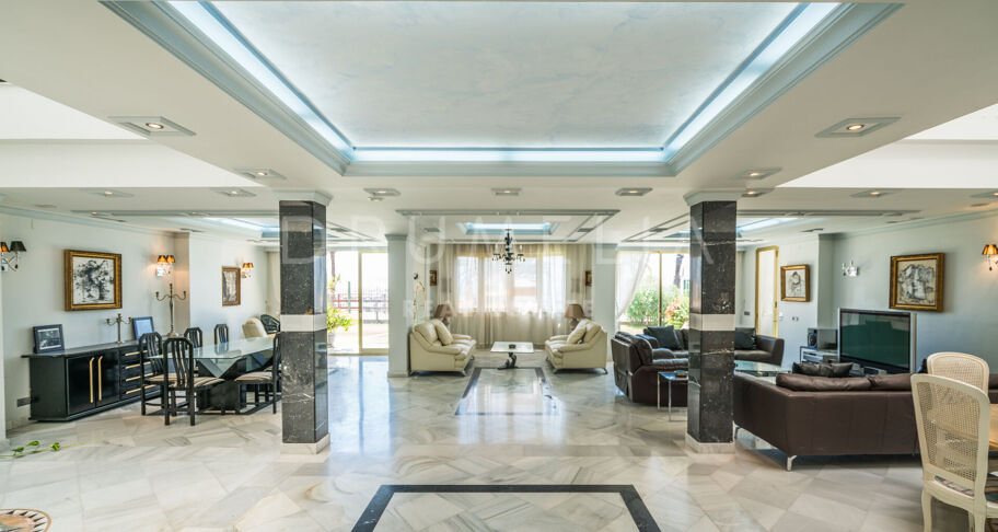 One of a Kind Frontline Beach, Duplex in Gray D'Albion, Puerto Banus, Marbella