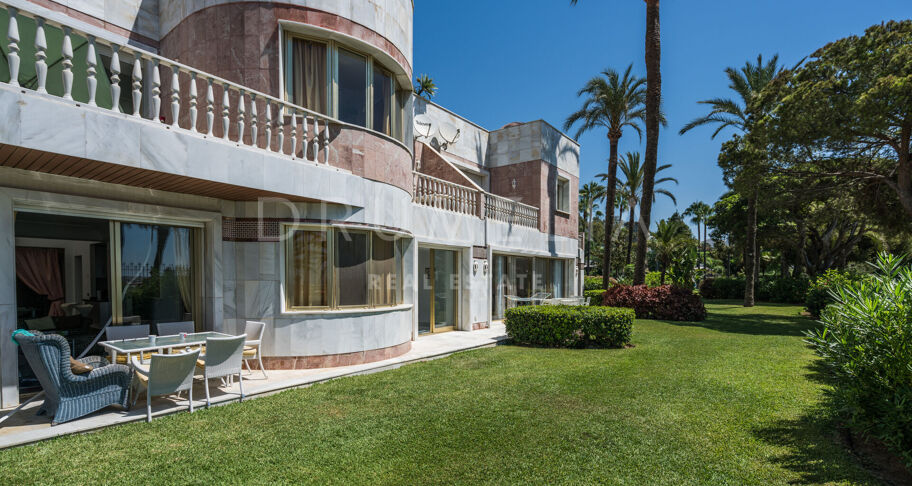 One of a Kind Frontline Beach, Duplex in Gray D'Albion, Puerto Banus, Marbella