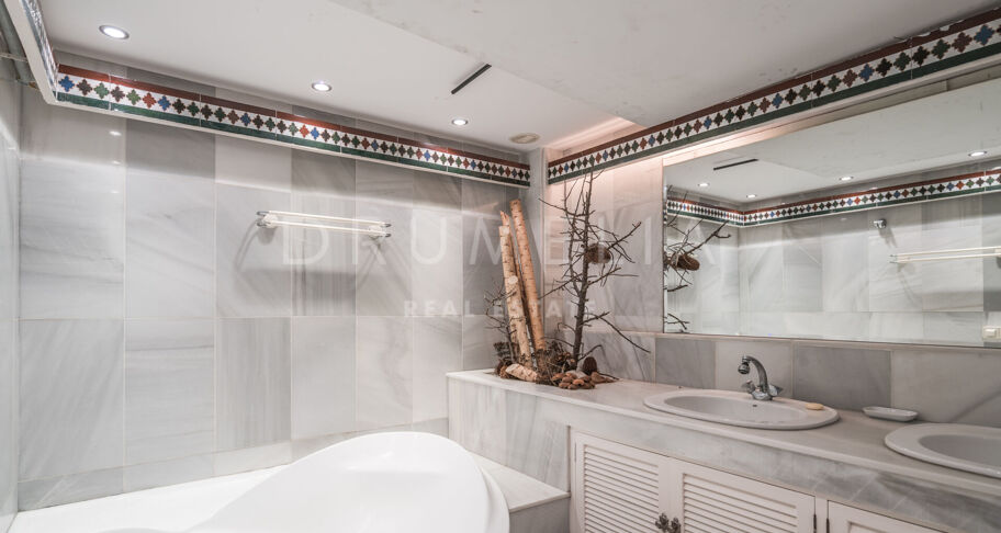 One of a Kind Frontline Beach, Duplex in Gray D'Albion, Puerto Banus, Marbella