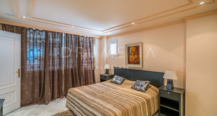 One of a Kind Frontline Beach, Duplex in Gray D'Albion, Puerto Banus, Marbella