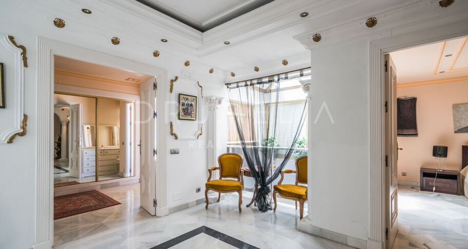 One of a Kind Frontline Beach, Duplex in Gray D'Albion, Puerto Banus, Marbella
