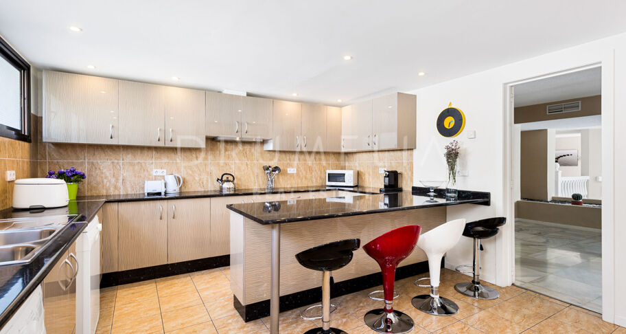 Elegant modern lyxvilla vid havet, Villa Marina, Puerto Banus, Marbella