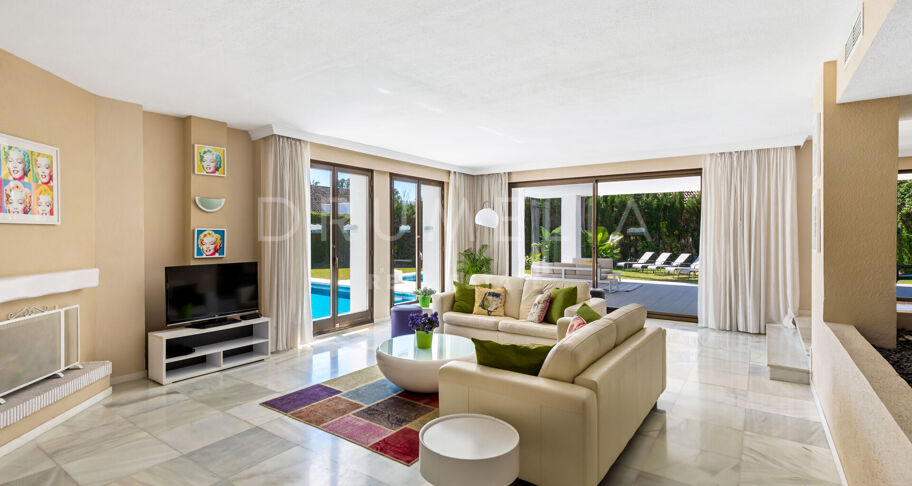 Elegant modern lyxvilla vid havet, Villa Marina, Puerto Banus, Marbella