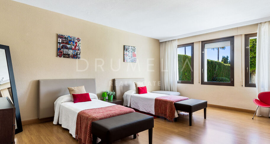Elegant modern lyxvilla vid havet, Villa Marina, Puerto Banus, Marbella