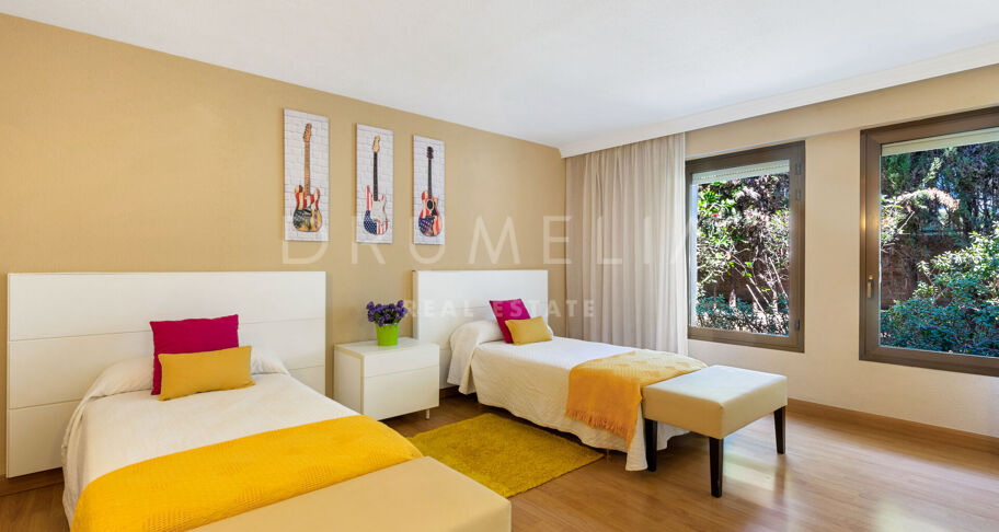 Elegant modern lyxvilla vid havet, Villa Marina, Puerto Banus, Marbella