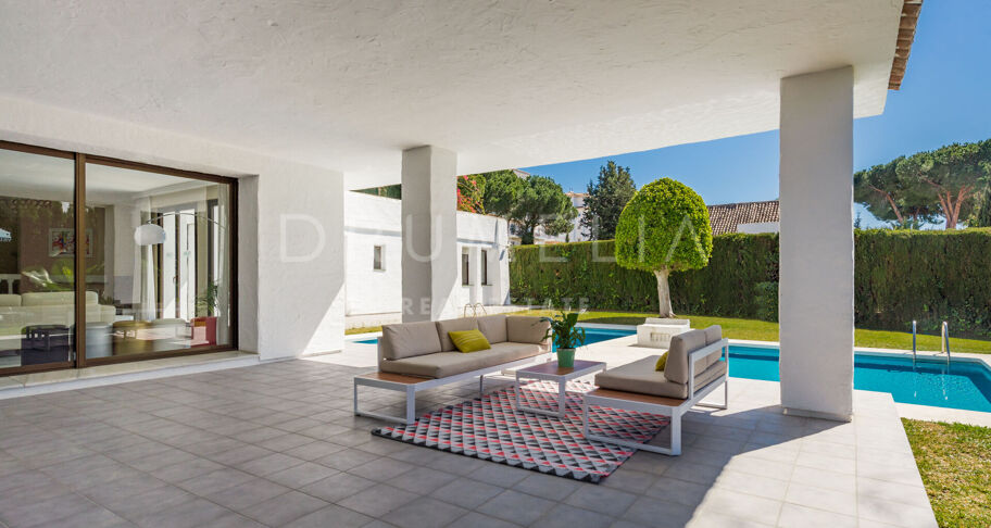 Elegant modern lyxvilla vid havet, Villa Marina, Puerto Banus, Marbella