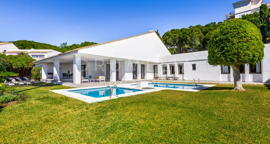 Elegant modern lyxvilla vid havet, Villa Marina, Puerto Banus, Marbella
